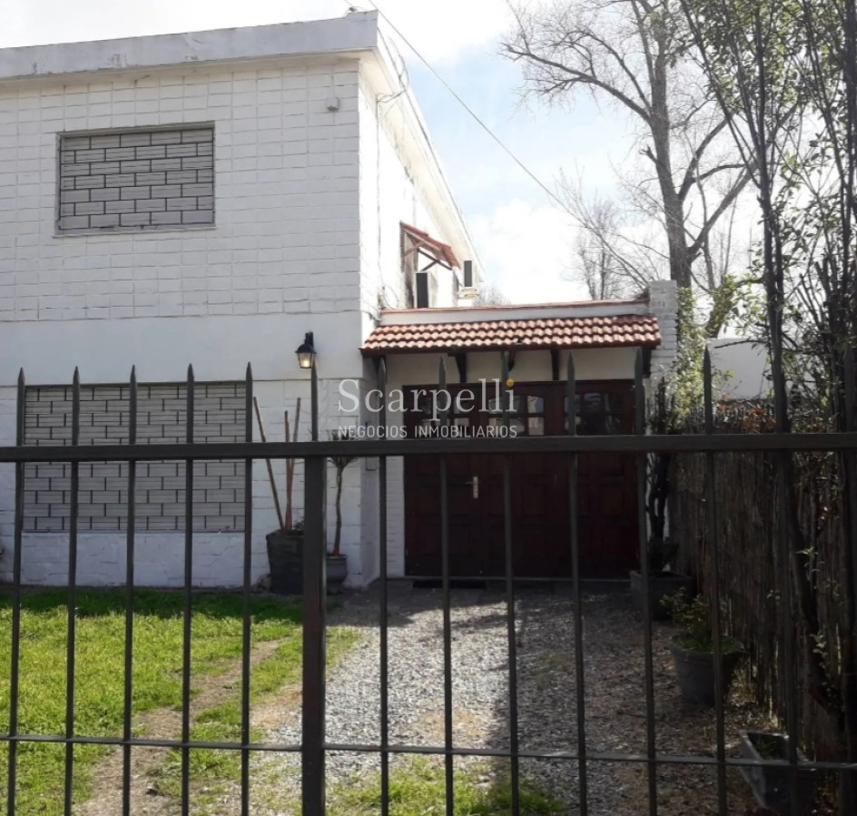 Casa ID.13574 - Prolijo Duplex Proximo Arocena con Escritorio o 4to. Dormitorio y Fondo Verde con Parrillero