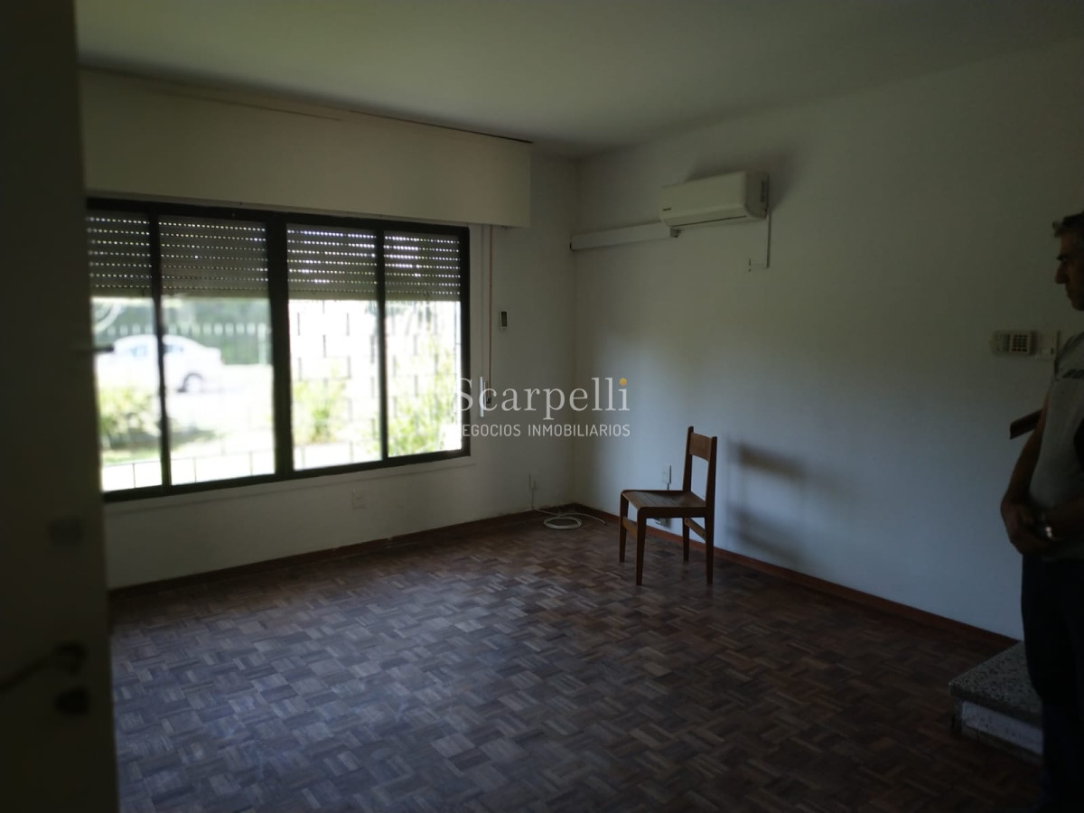 Casa ID.13574 - Prolijo Duplex Proximo Arocena con Escritorio o 4to. Dormitorio y Fondo Verde con Parrillero