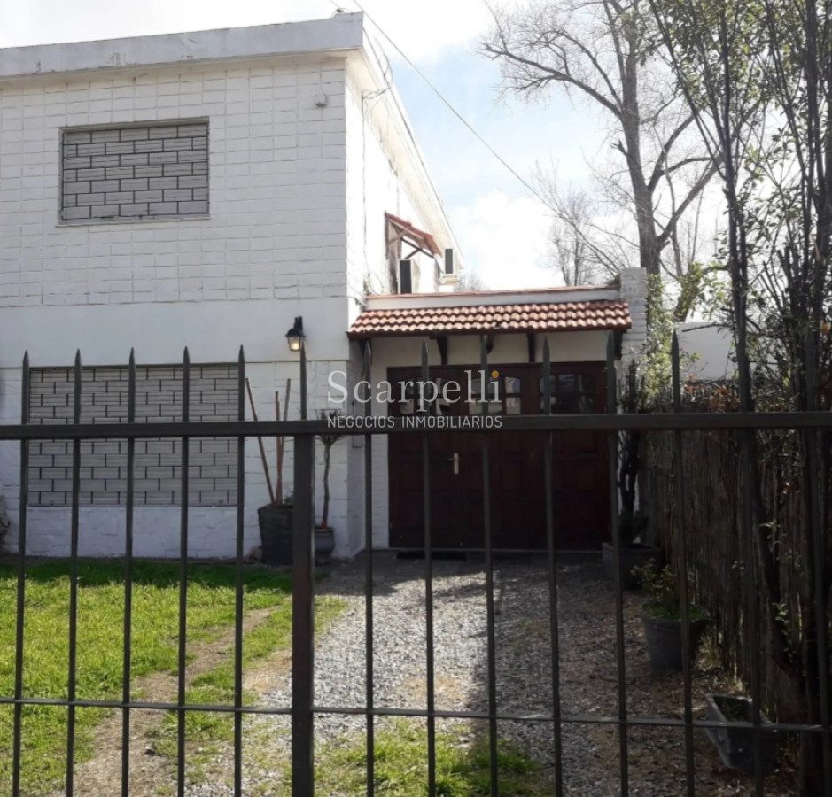Casa ID.13574 - Prolijo Duplex Proximo Arocena con Escritorio o 4to. Dormitorio y Fondo Verde con Parrillero