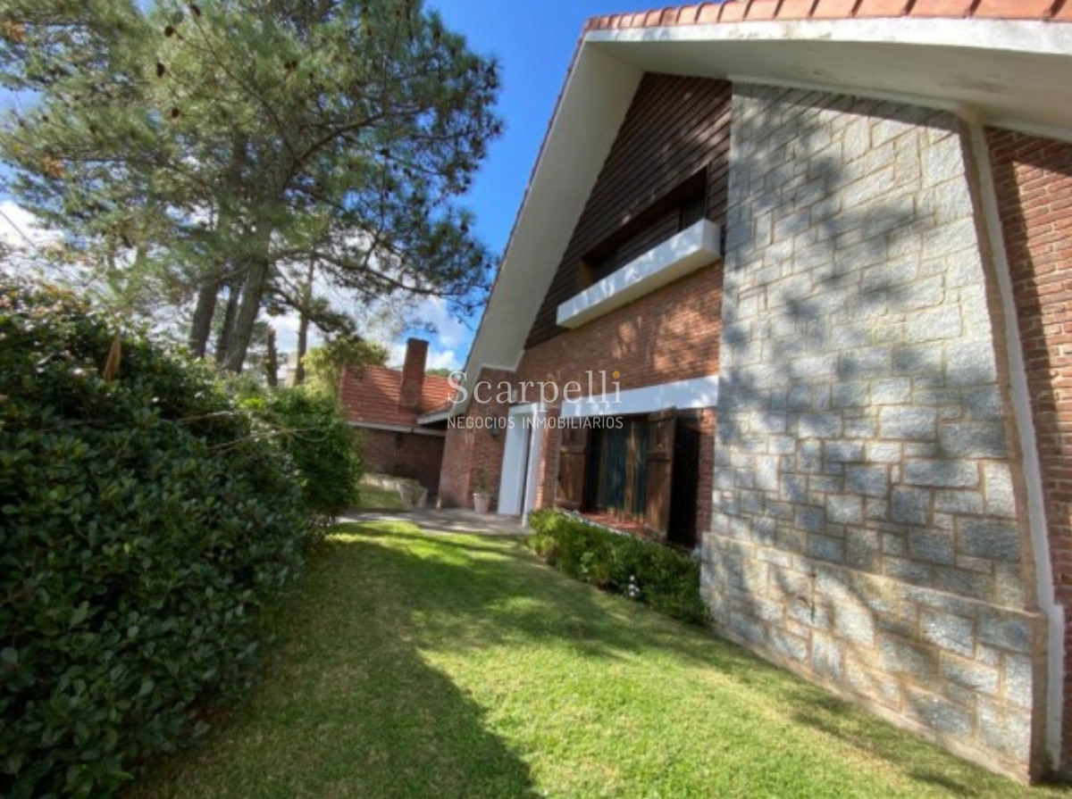 Casa ID.13602 - Relevante Chalet Parada 15 Mansa en 1000 m2 de terreno y 400 mts. edificados a tan solo 150 mts.  de la playa