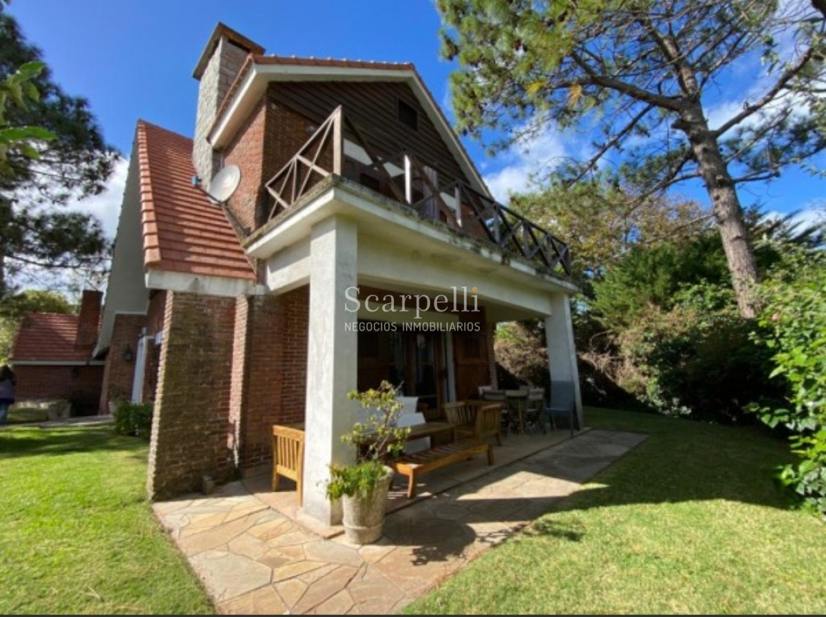 Casa ID.13602 - Relevante Chalet Parada 15 Mansa en 1000 m2 de terreno y 400 mts. edificados a tan solo 150 mts.  de la playa