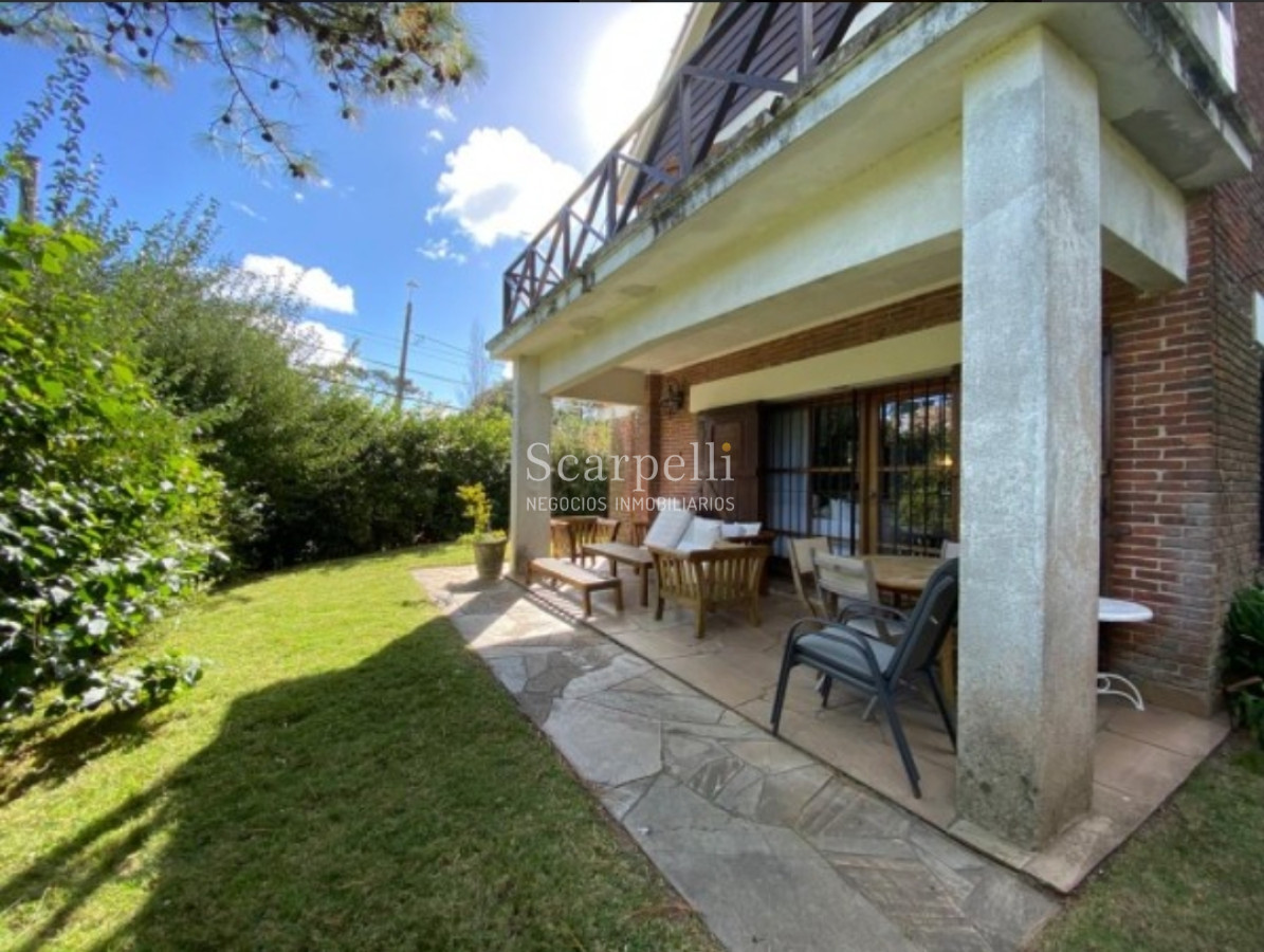 Casa ID.13602 - Relevante Chalet Parada 15 Mansa en 1000 m2 de terreno y 400 mts. edificados a tan solo 150 mts.  de la playa