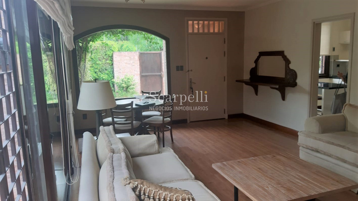 Casa ID.13693 - Horacio Quiroga: Impecable Chalet próximo Arocena & Alte. Harwood.-
