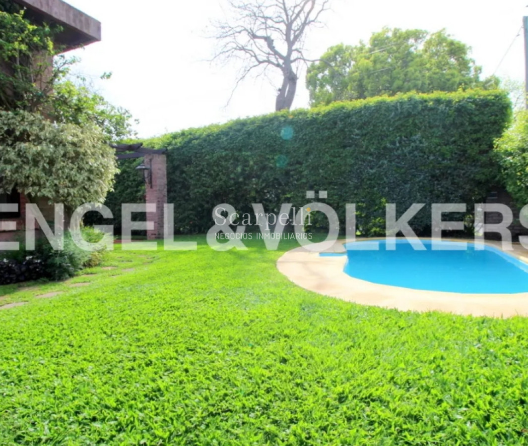 Casa ID.13693 - Horacio Quiroga: Impecable Chalet próximo Arocena & Alte. Harwood.-