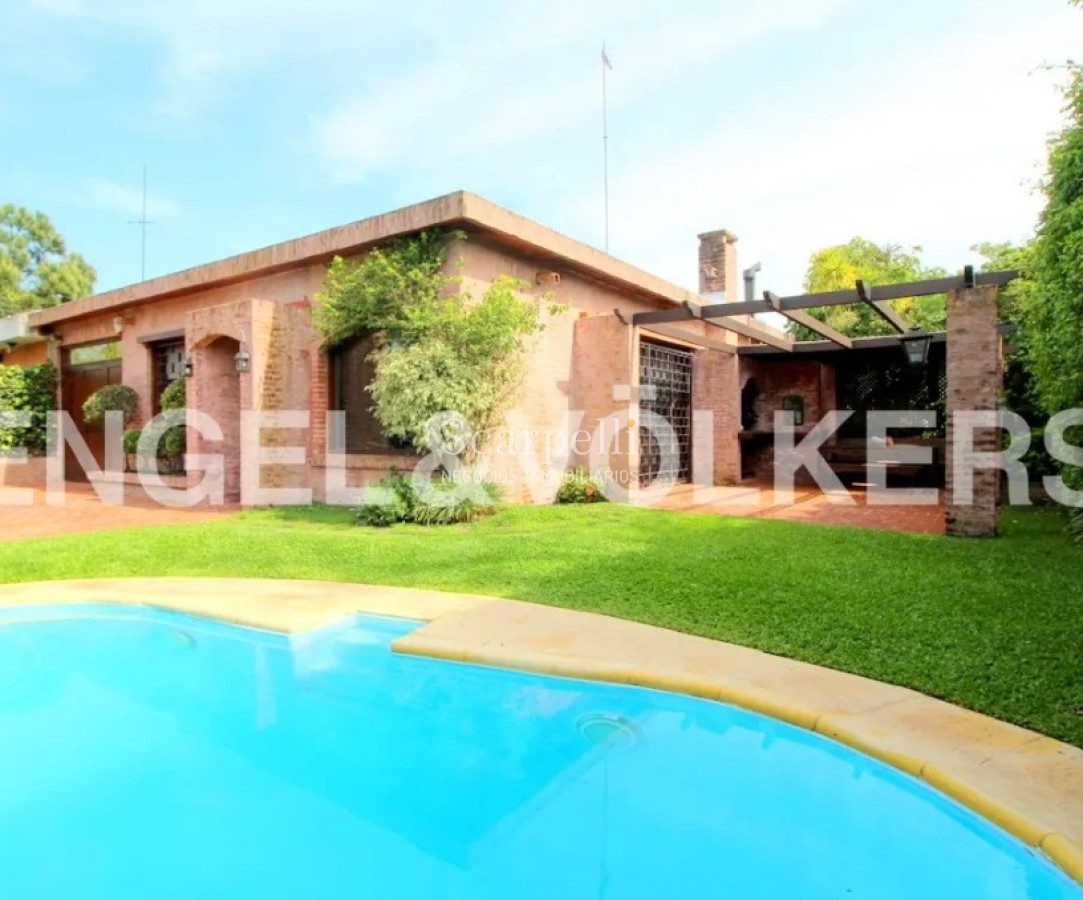 Casa ID.13693 - Horacio Quiroga: Impecable Chalet próximo Arocena & Alte. Harwood.-