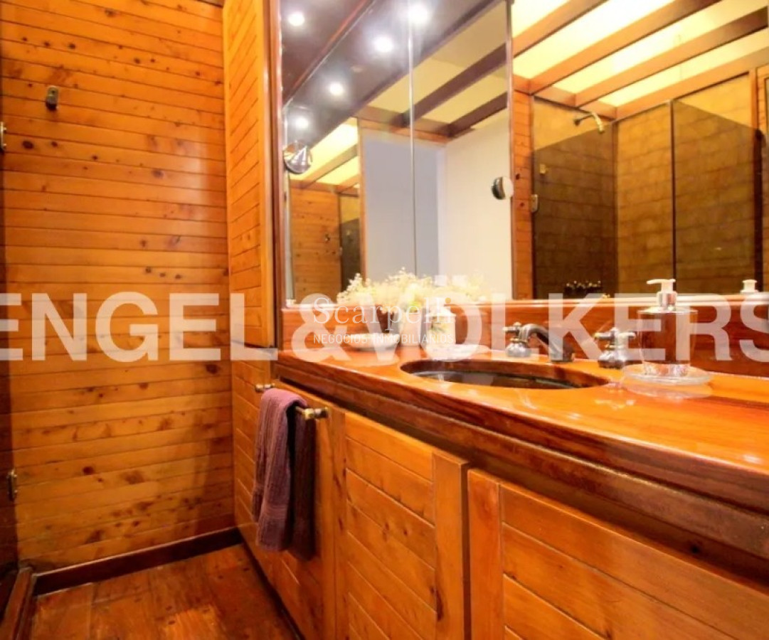 Casa ID.13693 - Horacio Quiroga: Impecable Chalet próximo Arocena & Alte. Harwood.-