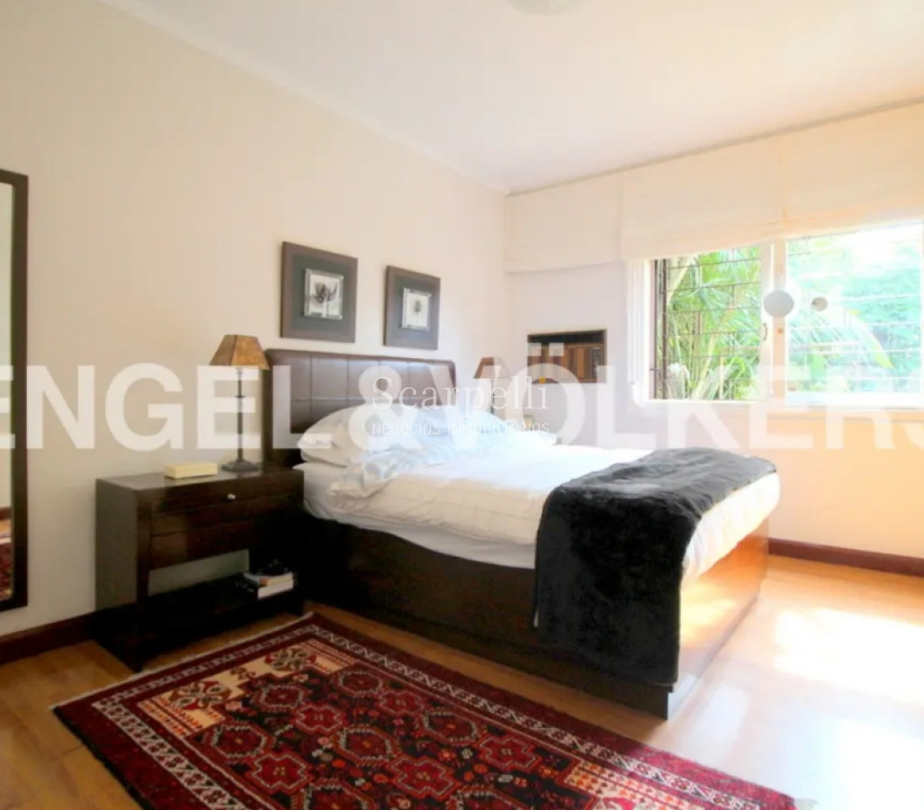 Casa ID.13693 - Horacio Quiroga: Impecable Chalet próximo Arocena & Alte. Harwood.-