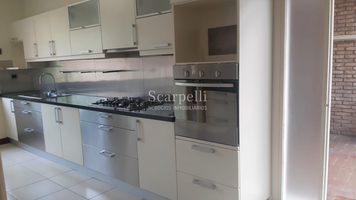 Casa ID.13693 - Horacio Quiroga: Impecable Chalet próximo Arocena & Alte. Harwood.-