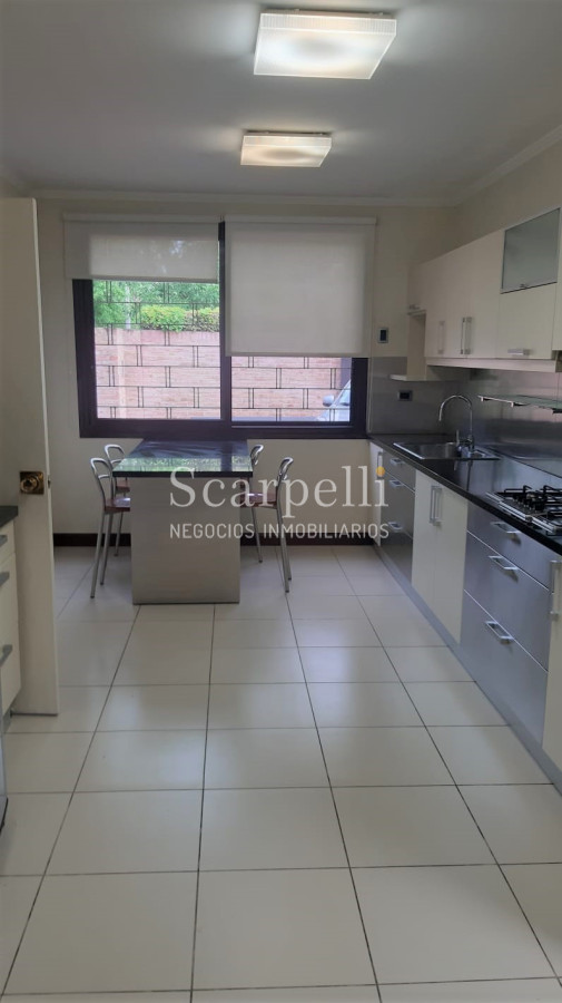 Casa ID.13693 - Horacio Quiroga: Impecable Chalet próximo Arocena & Alte. Harwood.-