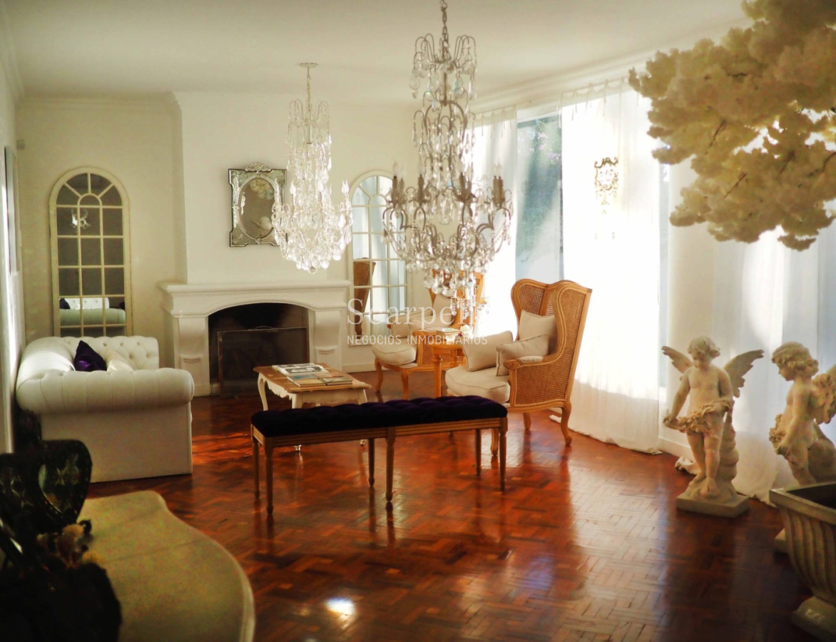 Casa ID.50639 - CARRASCO DE ESTILIO CANADÁ PROX. PLAZA THAYS 4 DORMITORIOS 4 BAÑOS