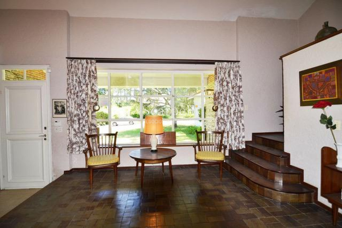 Casa ID.14513 - San Rafael :Excelente Chalet de Tejas Coloniales Estilo Europeo en 1 planta y 1/2 en muy agradable entorno parquizado