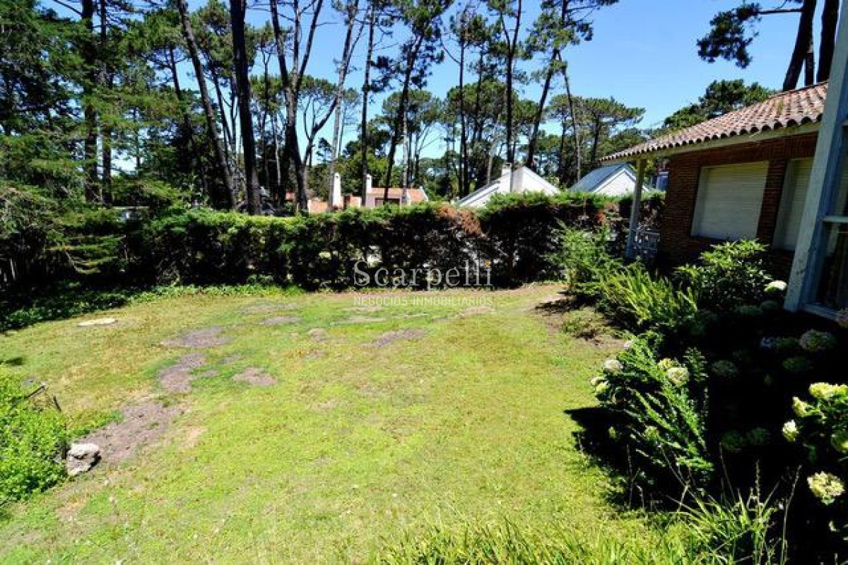 Casa ID.14513 - San Rafael :Excelente Chalet de Tejas Coloniales Estilo Europeo en 1 planta y 1/2 en muy agradable entorno parquizado