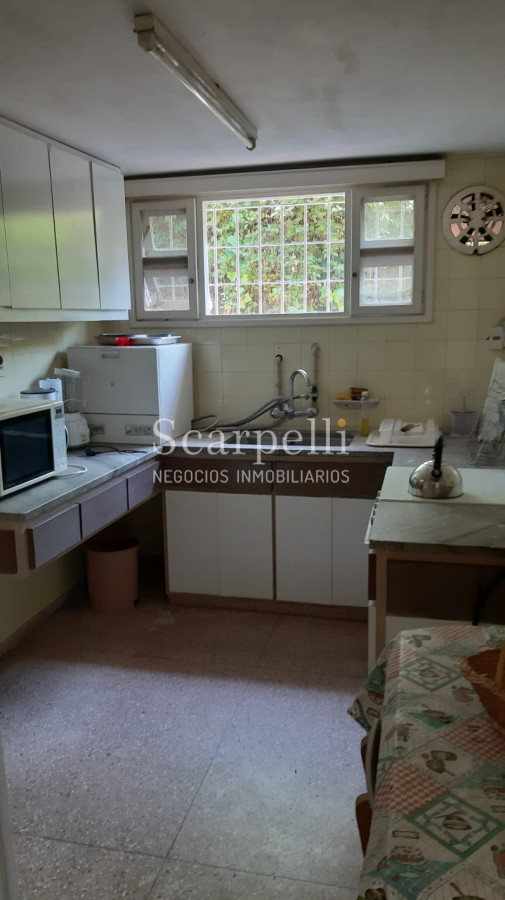 Casa ID.14513 - San Rafael :Excelente Chalet de Tejas Coloniales Estilo Europeo en 1 planta y 1/2 en muy agradable entorno parquizado