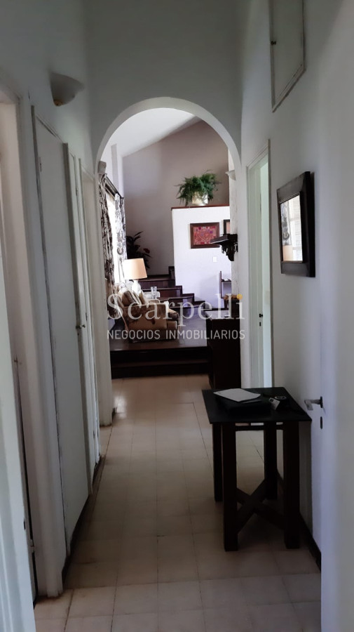Casa ID.14513 - San Rafael :Excelente Chalet de Tejas Coloniales Estilo Europeo en 1 planta y 1/2 en muy agradable entorno parquizado