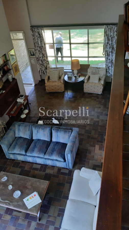 Casa ID.14513 - San Rafael :Excelente Chalet de Tejas Coloniales Estilo Europeo en 1 planta y 1/2 en muy agradable entorno parquizado