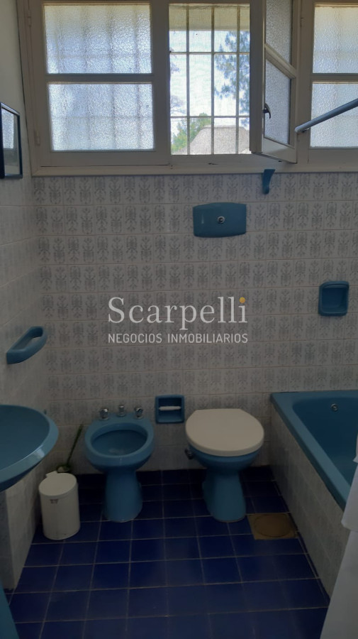 Casa ID.14513 - San Rafael :Excelente Chalet de Tejas Coloniales Estilo Europeo en 1 planta y 1/2 en muy agradable entorno parquizado