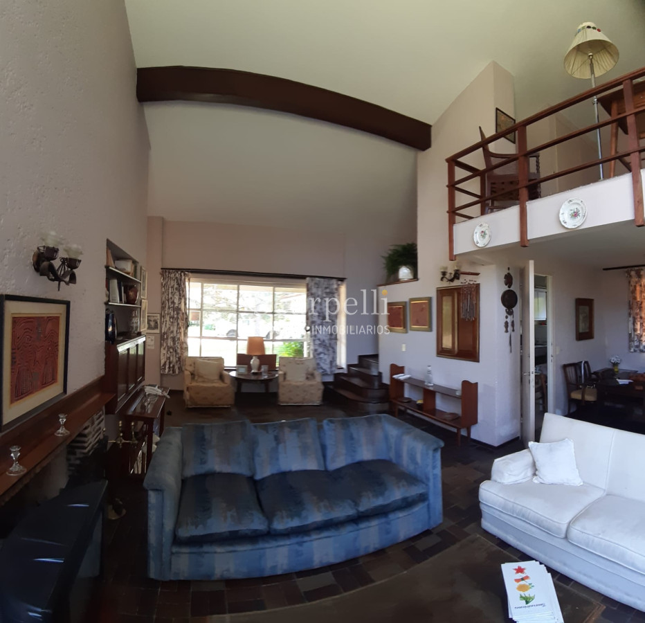 Casa ID.14513 - San Rafael :Excelente Chalet de Tejas Coloniales Estilo Europeo en 1 planta y 1/2 en muy agradable entorno parquizado