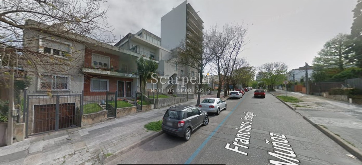 Casa ID.14532 - Propiedad Horizontal de Bajos con gran fondo verde 2 dormitorios 2 baños barbacoa + garage Todo a nuevo.-