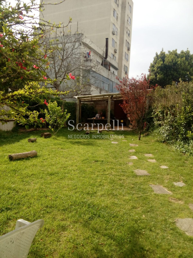 Casa ID.14532 - Propiedad Horizontal de Bajos con gran fondo verde 2 dormitorios 2 baños barbacoa + garage Todo a nuevo.-