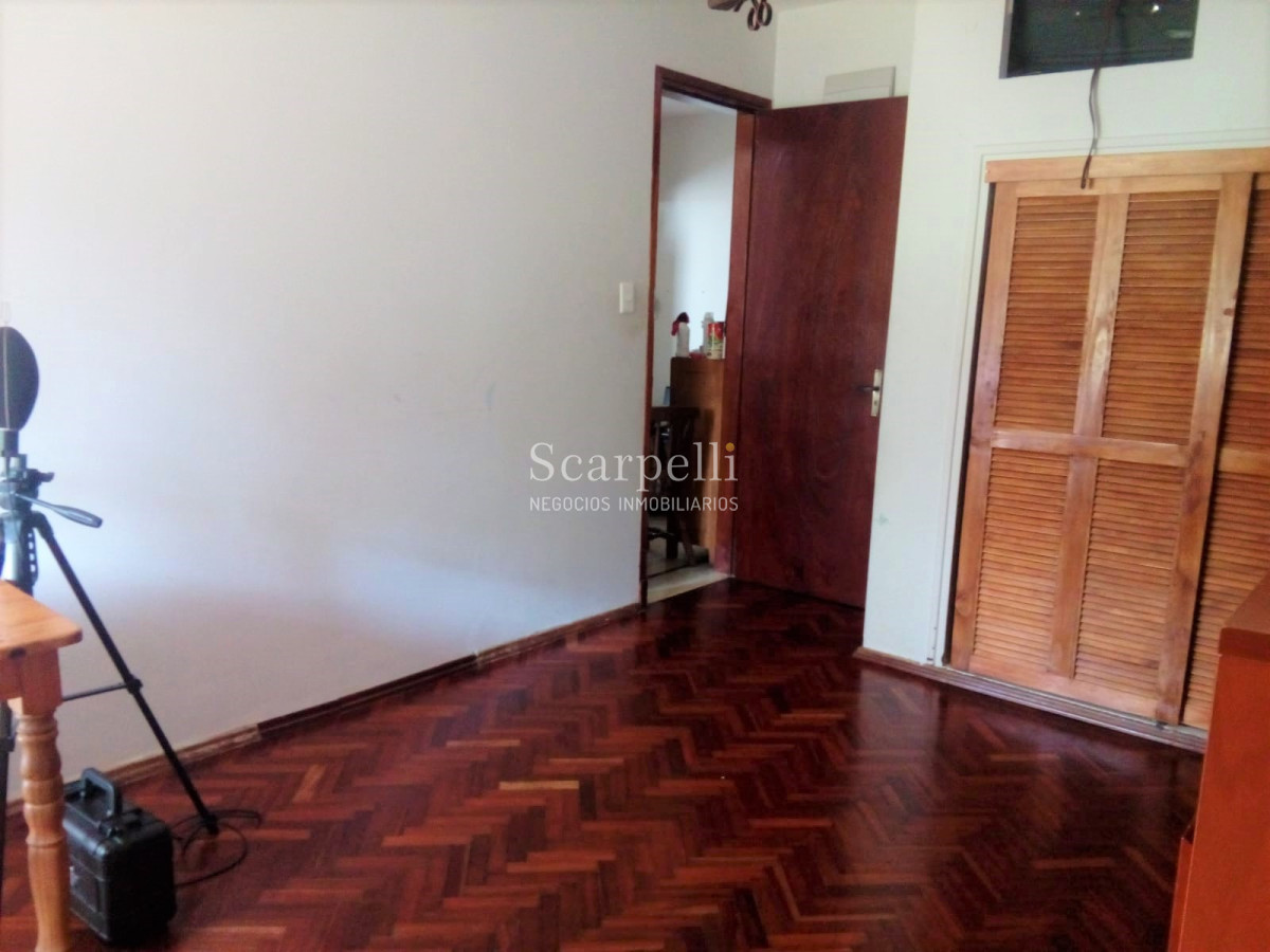 Casa ID.14532 - Propiedad Horizontal de Bajos con gran fondo verde 2 dormitorios 2 baños barbacoa + garage Todo a nuevo.-