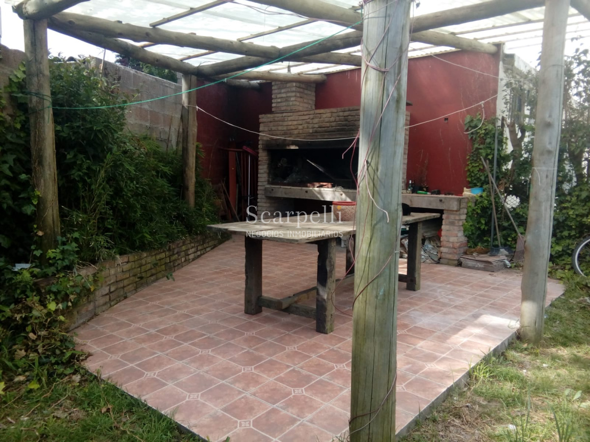 Casa ID.14532 - Propiedad Horizontal de Bajos con gran fondo verde 2 dormitorios 2 baños barbacoa + garage Todo a nuevo.-