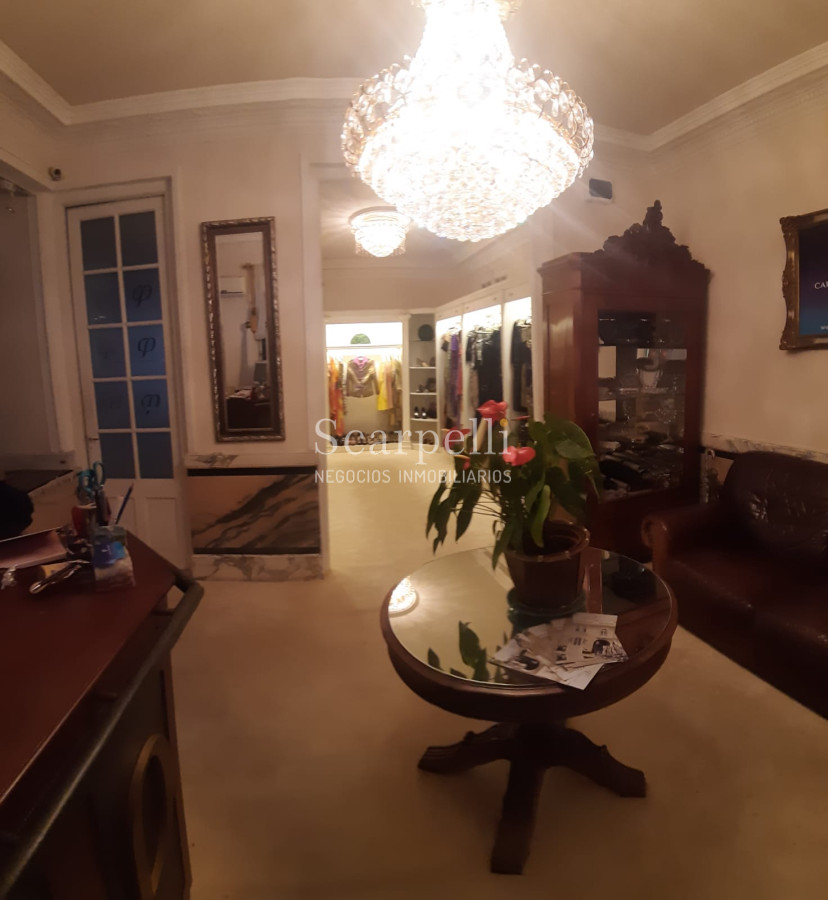 Casa ID.14582 - Prox Shopping Punta Carretas Residencia de Categoría y Estilo en Optimo estado de conservación y mantenimiento Ideal Empresa u opciones múltiples.-