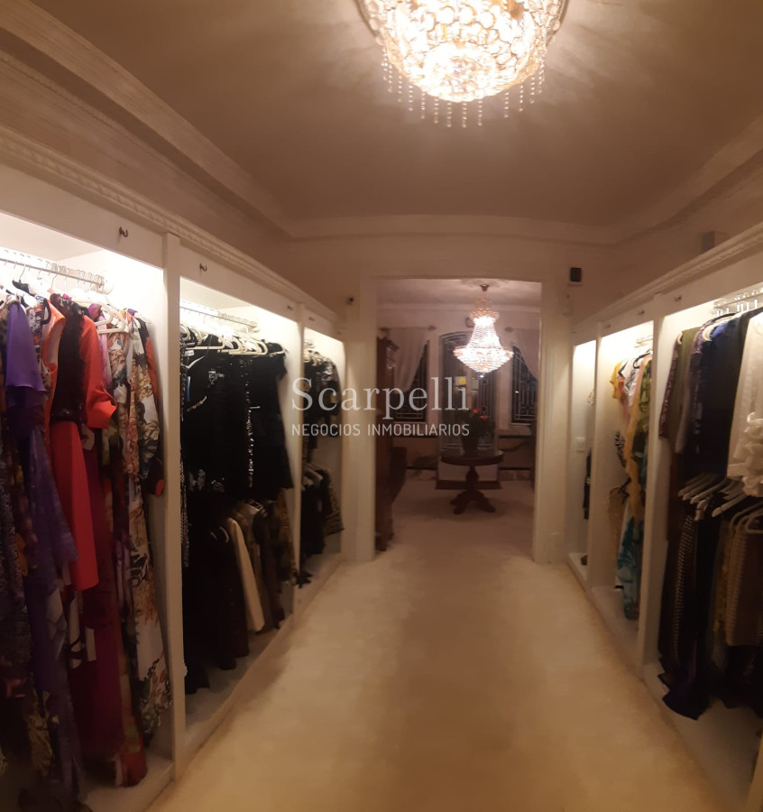 Casa ID.14582 - Prox Shopping Punta Carretas Residencia de Categoría y Estilo en Optimo estado de conservación y mantenimiento Ideal Empresa u opciones múltiples.-