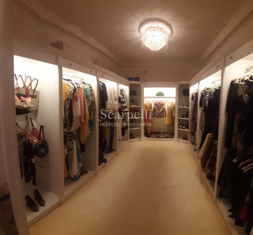 Casa ID.14582 - Prox Shopping Punta Carretas Residencia de Categoría y Estilo en Optimo estado de conservación y mantenimiento Ideal Empresa u opciones múltiples.-