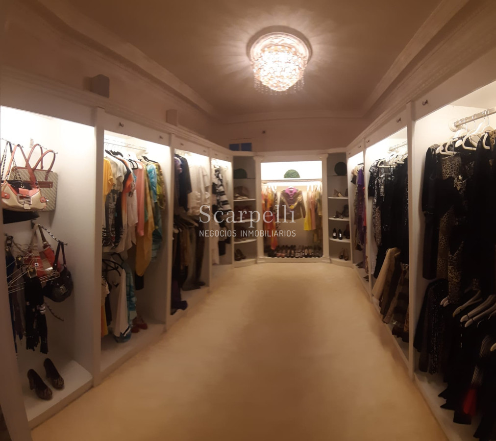 Casa ID.14582 - Prox Shopping Punta Carretas Residencia de Categoría y Estilo en Optimo estado de conservación y mantenimiento Ideal Empresa u opciones múltiples.-