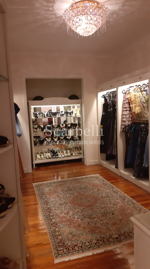 Casa ID.14582 - Prox Shopping Punta Carretas Residencia de Categoría y Estilo en Optimo estado de conservación y mantenimiento Ideal Empresa u opciones múltiples.-