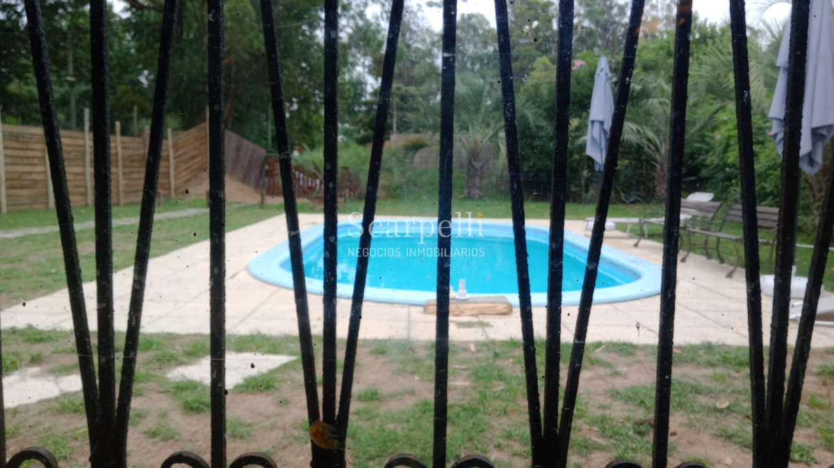 Casa ID.28732 - Parada 31 Pinares Pque. Mancebo & Cno La Laguna al Sur: Gran Solar con  Sensacional Quincho +Barbacoa +Piscina muy próximo a la Playa.-