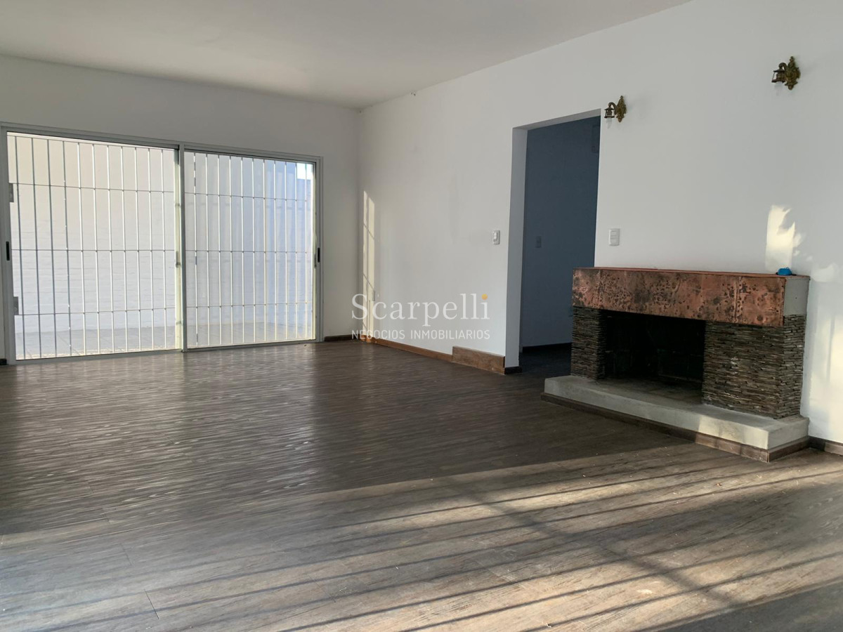 Casa ID.16761 - Gral Paz y Av. Bolivia. Prox. Colegio Santa Rita y Hospital Británico Carrasco