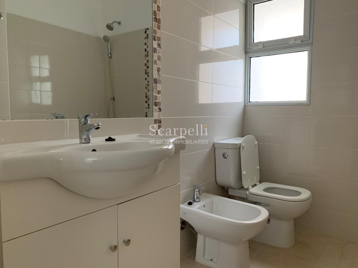 Casa ID.16761 - Gral Paz y Av. Bolivia. Prox. Colegio Santa Rita y Hospital Británico Carrasco