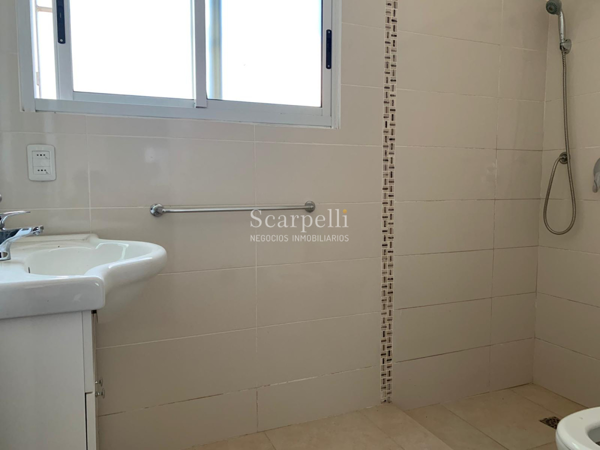 Casa ID.16761 - Gral Paz y Av. Bolivia. Prox. Colegio Santa Rita y Hospital Británico Carrasco