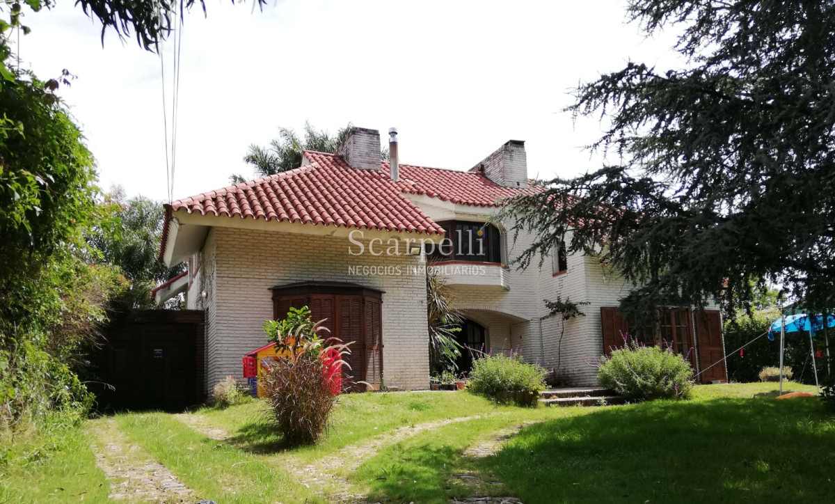 Casa ID.16805 - Gran Residencia Estilo Bungalow Francés con el sello del Arq. Labonora
