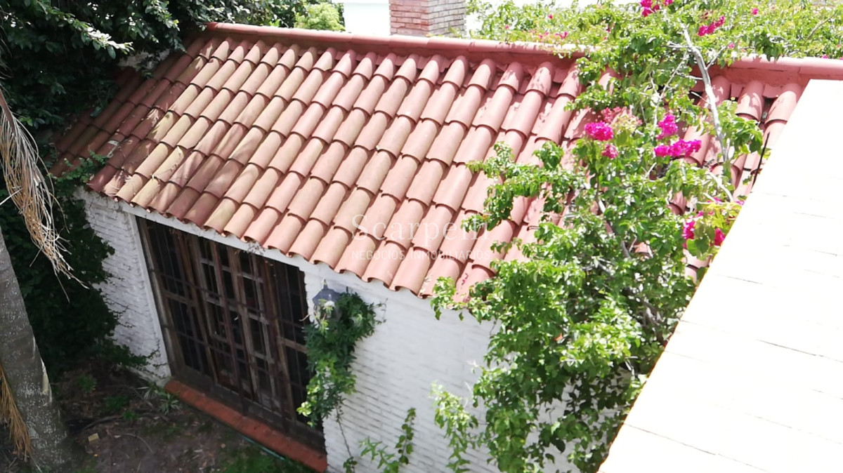 Casa ID.16805 - Gran Residencia Estilo Bungalow Francés con el sello del Arq. Labonora