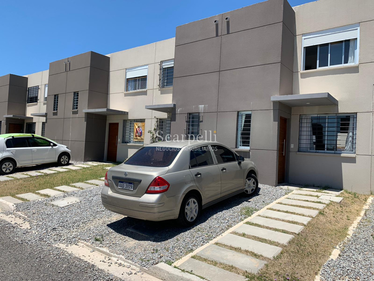 Casa ID.17256 - Duplex Ciudad de la Costa como a Estrenar en Complejo Cerrado muy Seguro Próximo al Shopping Costa Urbana.-