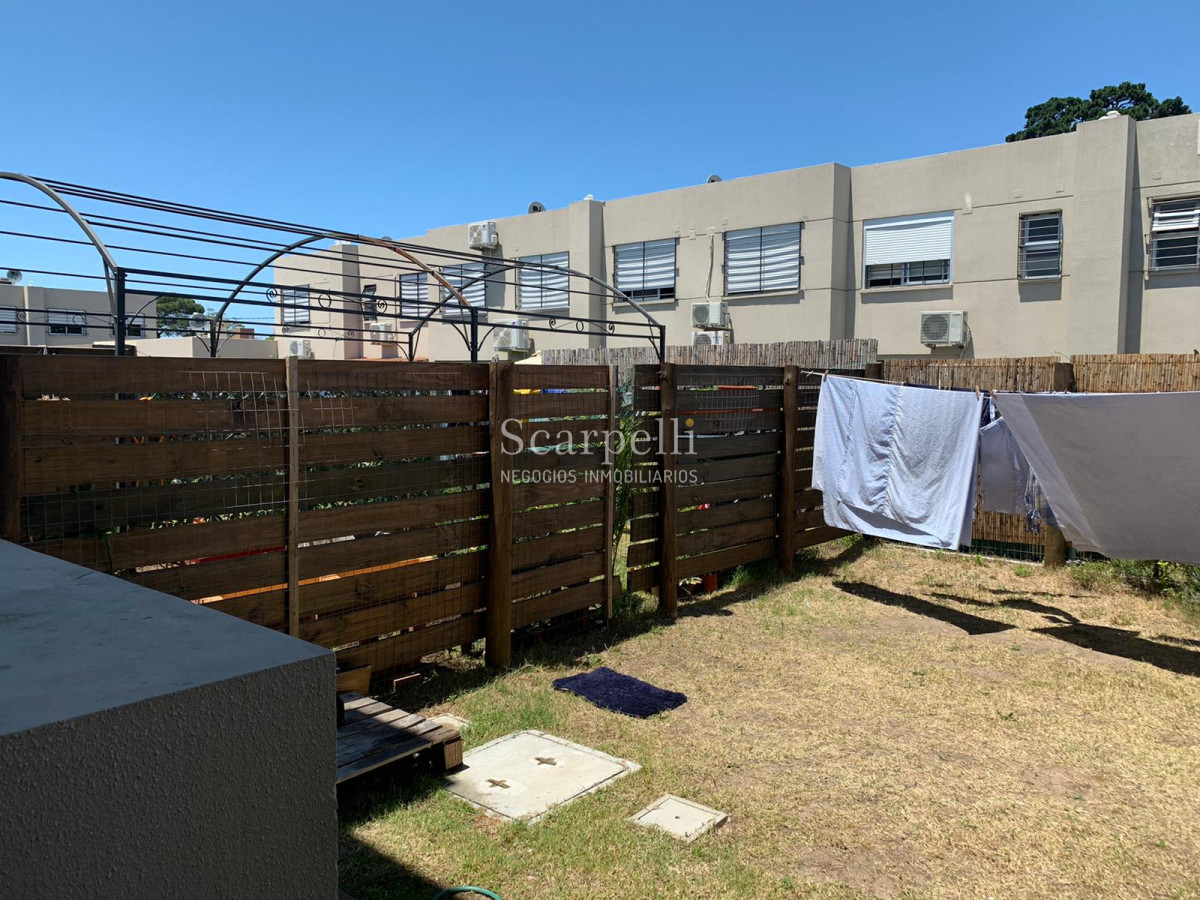 Casa ID.17256 - Duplex Ciudad de la Costa como a Estrenar en Complejo Cerrado muy Seguro Próximo al Shopping Costa Urbana.-