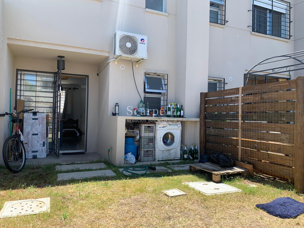 Casa ID.17256 - Duplex Ciudad de la Costa como a Estrenar en Complejo Cerrado muy Seguro Próximo al Shopping Costa Urbana.-