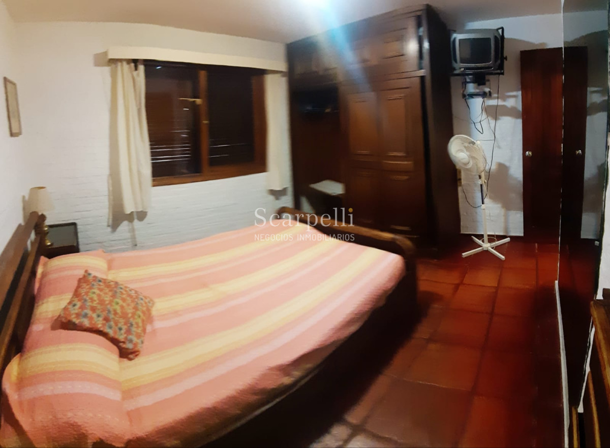 Casa ID.18160 - Pinares Parada 35 Cno. Laguna Próximo. Chalet de Ladrillo y Tejas Francesas Estilo Country en Apacible Entorno  con Vecinos todo el Año.-