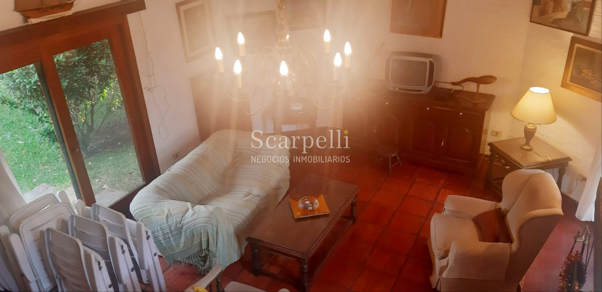 Casa ID.18160 - Pinares Parada 35 Cno. Laguna Próximo. Chalet de Ladrillo y Tejas Francesas Estilo Country en Apacible Entorno  con Vecinos todo el Año.-