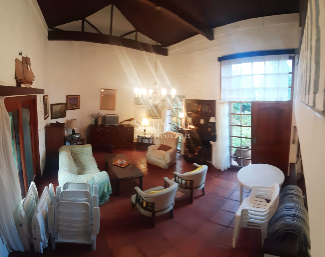 Casa ID.18160 - Pinares Parada 35 Cno. Laguna Próximo. Chalet de Ladrillo y Tejas Francesas Estilo Country en Apacible Entorno  con Vecinos todo el Año.-