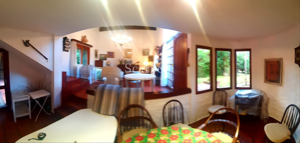 Casa ID.18160 - Pinares Parada 35 Cno. Laguna Próximo. Chalet de Ladrillo y Tejas Francesas Estilo Country en Apacible Entorno  con Vecinos todo el Año.-