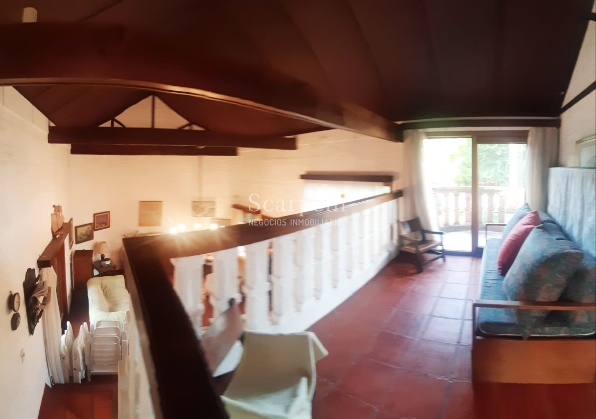 Casa ID.18160 - Pinares Parada 35 Cno. Laguna Próximo. Chalet de Ladrillo y Tejas Francesas Estilo Country en Apacible Entorno  con Vecinos todo el Año.-