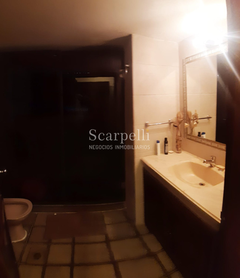 Casa ID.18160 - Pinares Parada 35 Cno. Laguna Próximo. Chalet de Ladrillo y Tejas Francesas Estilo Country en Apacible Entorno  con Vecinos todo el Año.-