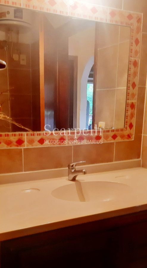 Casa ID.18160 - Pinares Parada 35 Cno. Laguna Próximo. Chalet de Ladrillo y Tejas Francesas Estilo Country en Apacible Entorno  con Vecinos todo el Año.-