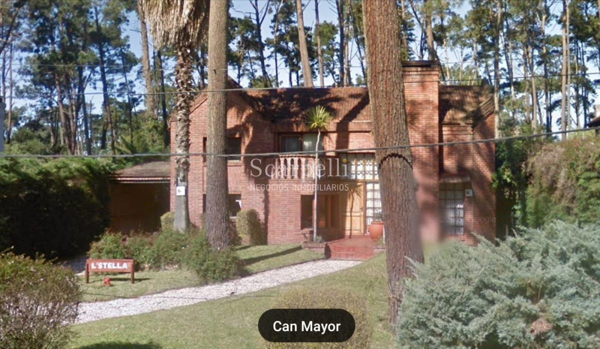 Casa ID.18160 - Pinares Parada 35 Cno. Laguna Próximo. Chalet de Ladrillo y Tejas Francesas Estilo Country en Apacible Entorno  con Vecinos todo el Año.-