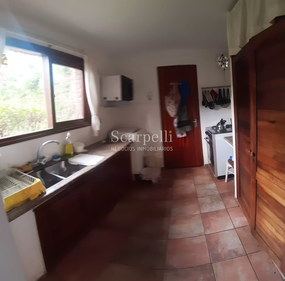 Casa ID.18160 - Pinares Parada 35 Cno. Laguna Próximo. Chalet de Ladrillo y Tejas Francesas Estilo Country en Apacible Entorno  con Vecinos todo el Año.-