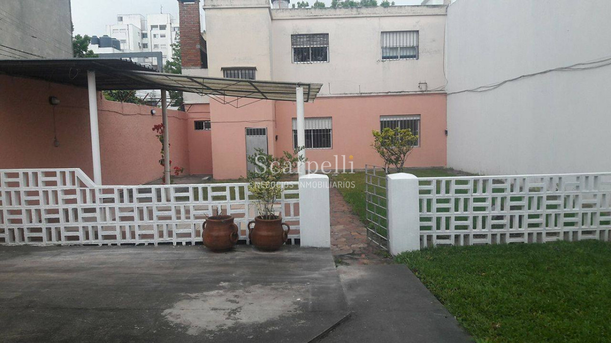 Casa ID.19164 - Ideal 2 familias o Edificio en Altura.  Buen fondo & Barbacoa Montevideo Shopping Próx.