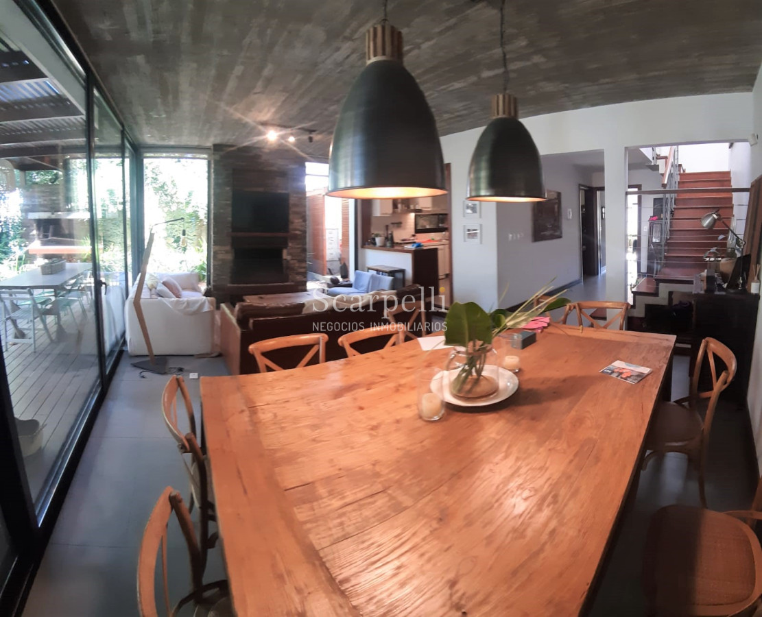 Casa ID.19925 - Casa en Barrio San Nicolás: Amplios Ambientes con inmejorable luminosidad y excelente terminaciones.-